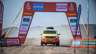 Geschafft: Der wasserstoffgetriebene Pick-up erreicht das Ziel.  (Bild: Voss)