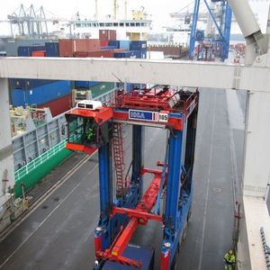 27 Containerbrücken laden und löschen im Container Terminal Burchardkai der Hamburger Hafen und Logistik AG (HHLA) jährlich 5000 Schiffe. Bild: Symeo