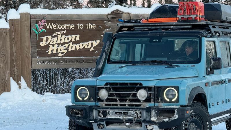Wer hier, bei Fairbanks, auf die Alaska Route 11 einbiegt, verlässt nicht nur die Stadt, sondern die Zivilisation.(Bild:  Benjamin Bessinger/SP-X)