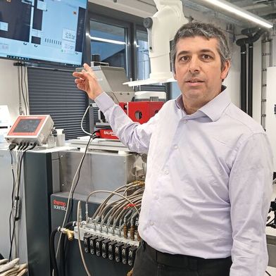 Prof. Dr. Marcus Strand an der Dualen Hochschule Baden-Württemberg (DHBW) in Karlsruhe  (Bild: DHBW Karlsruhe)