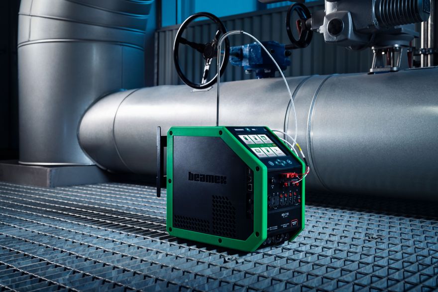 MC6-T at field v2.jpg (BEAMEX GmbH calibration solutions)