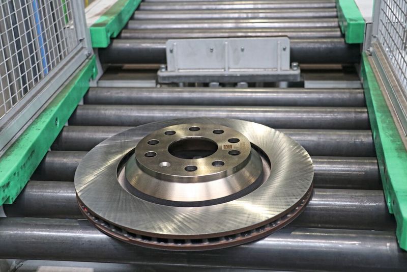 SHW Brake Systems plant, in der neu eingerichteten Halle eine Million hartstoffbeschichteter Bremsscheiben zu produzieren.(Bild:  Knoll)