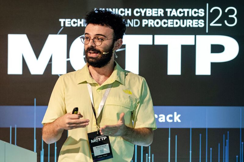 What a talk! Marcello Salvati zeigte auf, wie leicht er u.a. als Bürgermeister von Boston E-Mails verschicken konnte – und das ganz bequem vom Handy aus! (Bild: Vogel IT-Akademie)
