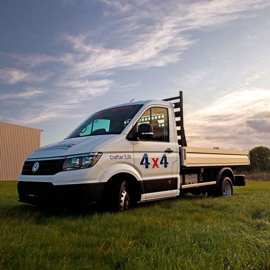 Der Allradumbau von Oberaigner macht den Crafter zum Offroader.(Bild:  Volkswagen Nutzfahrzeuge)