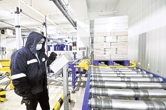 SSI Schäfer hat für Orca Cold Chain Solutions kürzlich die erste vollautomatische Tiefkühlanlage auf den Philippinen realisiert. SSI Schäfer hat für Orca Cold Chain Solutions kürzlich die erste vollautomatische Tiefkühlanlage auf den Philippinen realisiert.