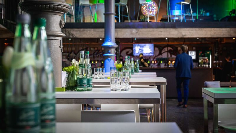 Es ist alles vorbereitet. Jetzt fehlen nur noch die Gäste ... (Bild: Stefan Bausewein)