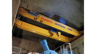 Der 32-t-Laufkran von Marti Dytan hilft beim Einbringen der schweren Drosselklappenteile. (Bild: Marti Dytan)