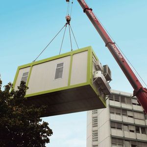 Aufstellung des Containers auf dem Campus(Bild:  Fraunhofer IPA)