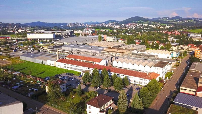 DGS ist ein global agierender Entwickler und Hersteller von anspruchsvollen Leichtmetall-Druckgusskomponenten mit über 1240 Mitarbeitern an den Standorten St. Gallen (Schweiz), Liberec (Tschechien) und Nansha (China).  (Bild: DGS Druckguss Systeme)