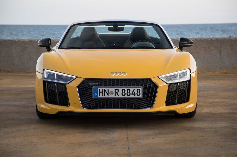Konstruktiv ist der offene Supersportwagen Audi R8 Spyder eng mit dem Lamborghini Huracán verwandt. (Audi/Daniel Wollstein)