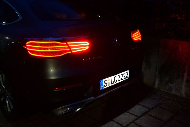 Zum Schluss verabschiedet sich das GLC Coupé mit folgender Botschaft aus Würzburg: Das noch junge Modell ist zu Recht ein leuchtender Stern am Mercedes-Benz-Himmel.  (Michel / »kfz-betrieb«)