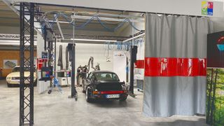 Auf die besonderen Gefahren im Umgang mit E-Autos geht das neue Cameleon-Traing-Center von Sehon ein. (Bild: Sehon)