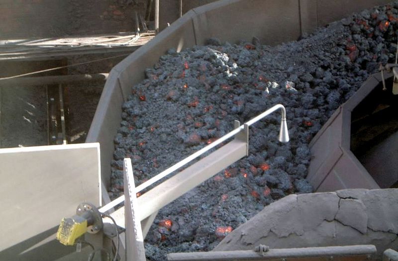 Fig. 3: Radar sensor with antenna extension for measuring hot sinter in steel production. (Picture: Vega Grieshaber)