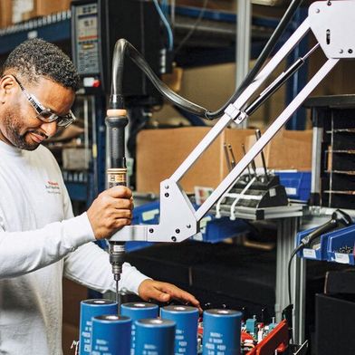 Neue Zukunft für Automatisierungsingenieure: KI übernimmt Routineaufgaben, während tiefes Verständnis für Maschinen und Prozesse unerlässlich bleibt. (Bild: Rockwell)