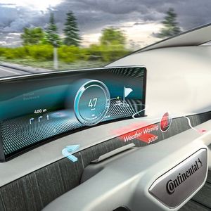 Das gewölbte Display von Continental erzeugt einen 3D-Effekt ohne Spezialbrille oder Kamera.