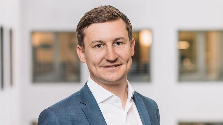 Dr. Christian Weingärtner, Managing Director DACH Ford: „Ich erwarte ein spannendes und durchaus auch turbulentes Jahr 2025. Die Diskussionen um die Rahmenbedingungen der Elektromobilität und die CO2-Grenzwerte werden uns weiter begleiten. Da die künftigen CO2-Grenzwerte schon seit einigen Jahren bekannt sind, konnten wir uns entsprechend darauf einstellen – mit unserem Produkt-Line-up sind wir gut aufgestellt. Mit dem neuen Puma Gen E werden wir in diesem Jahr vier vollelektrische Modelle im Portfolio haben.“ (Bild: Peter Nitsch)