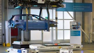 Alle Stäubli-FTS werden in Zukunft mit dem kontaktlosen Ladesystem Etalink 3000 von Wiferion ausgestattet. (Siemens)