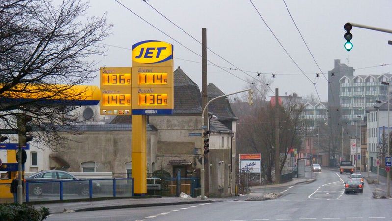 In Deutschland betreibt Jet derzeit circa 800 Tankstellen.