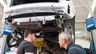 Wer einen Auszubildenden aus einem insolventen Betrieb übernimmt, soll eine Prämie bekommen. (Bild: ProMotor)