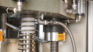 Das Innenleben der Weltrekord-Espresso-Maschine von SK tec S. A. zur Produktion grosser Mengen an Espresso innerhalb kürzester Zeit. (Bild: Nozag)