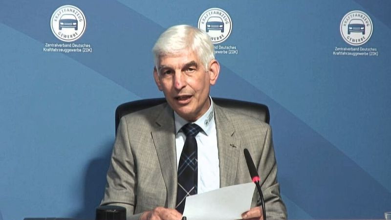 Michael Kraft hatte als Schatzmeister den Rechnungsbericht geprüft.  (Bild: Pfaff/»kfz-betrieb«)