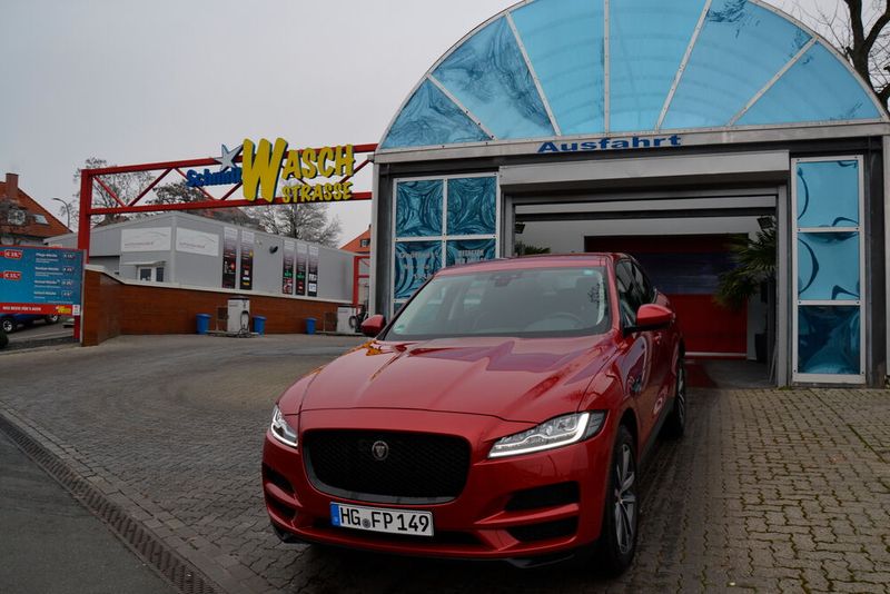 So herausgeputzt braucht der Jaguar F-Pace den Wettbewerb nicht zu scheuen. (Bild: Michel/»kfz-betrieb«)