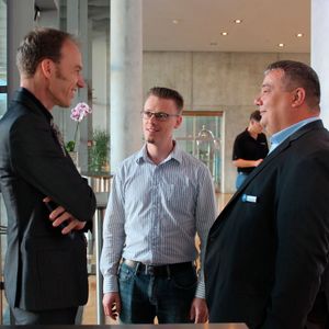 (l.) Arne Fischer (Westlotto), Steffen Kölsch (Seculonia) und Michael Scheffler (A10 Networks) sind in ein angeregtes Gespräch vertieft.