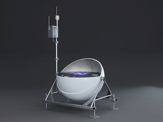 Von dieser komplett schließbaren Ladestation steigt das Fluggerät auf.  (Bild:  Arrowtec)