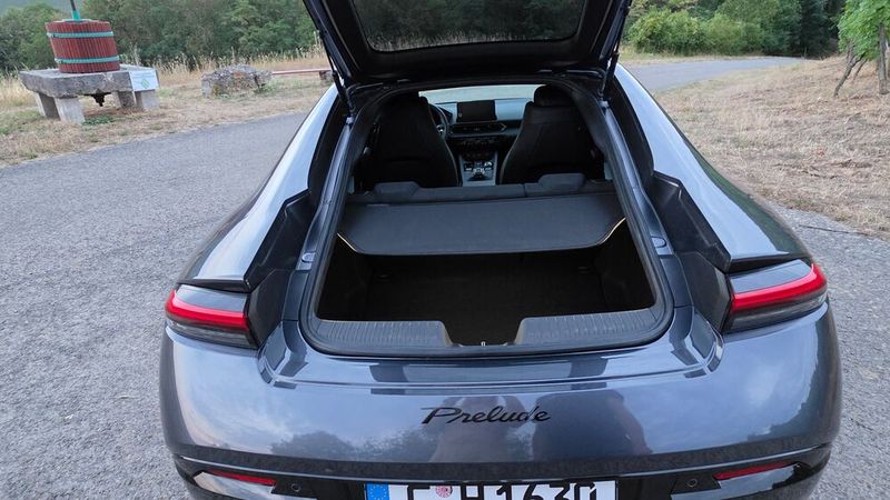 10. Der Kofferraum: Einen üppig dimensionierten Kofferraum erwartet bei einem Sportcoupé wohl niemand. Der Prelude fasst immerhin 264 Liter. Für das Wochenendgepäck ist damit genug Platz.  (Bild: Mauritz – VCG)