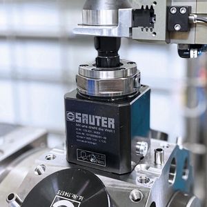 Der automatisierte Adapter-Wechsel an einem geraden Werkzeughalter mit Sauter SolidPro Schnittstelle. (Bild:  Sauter Feinmechanik)