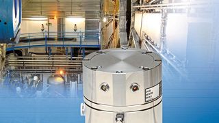 Der Capacitive Hydrostatic Level Sensor CHLS4 mit strahlungsbeständigen Spezialkabel.  (Micro-Epsilon)