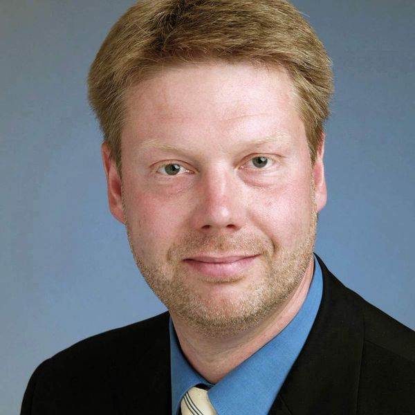 Volker Thomassen, Produktmarketing-Manager bei Almig Kompressoren: „Bei wassereingespritzten Verdichterstufen ist mit Sicherheit ein noch höheres Optimierungspotenzial über die Geometrie zu erzielen als es gegenwärtig bei den ölgeschmierten Verdichterstufen gegeben ist.“Bild: Almig Kompressoren (Archiv: Vogel Business Media)