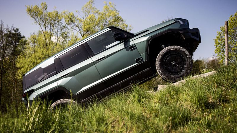 Der Elektro-Koloss wühlt sich souverän durch schwieriges Gelände. (Bild: Dongfeng)