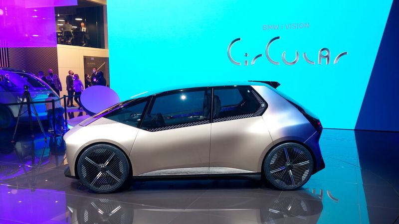 Mit dem i-Vision Circular zeigt BMW ein Recycling-Auto. (Wehner)