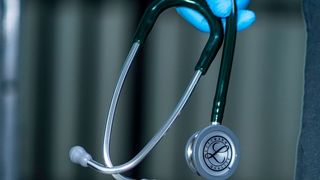 Eine neuen Studie zufolge sind Krankenhäuser sind die entscheidenden Multiplikatoren bei der Ausbreitung von Erregern mit extrem hoher Antibiotikaresistenz. (Symbolbild) (gemeinfrei)