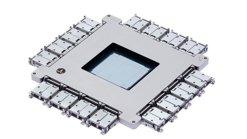 Weighing approximately 1.3 kg, the Tomahawk 6—Davisson combines an Ethernet switch ASIC with optical communication modules. Fuji has successfully evaluated the automated SMT assembly of the CPO package on an NXTR machine.(Image:  Broadcom)