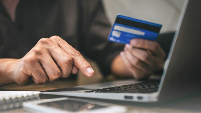 Kunden wollen Bankgeschäfte digital abwickeln; auch die Finanzierung ihres neuen Autos.(Bild:  © Ngampol - adobe.stock.com)