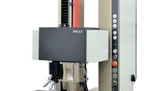 Die universelle Prüfmaschine ZHU/Zwickiline für die Härteprüfung mit Eindringtiefenmessung. (Zwick)