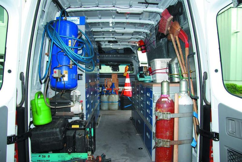 Mit seinem komplett ausgerüstetem Notfallauto hilft das Autohaus seinen Kunden rund um die Uhr. (Archiv: Vogel Business Media)