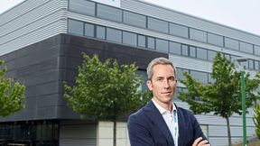 Lantek-CEO Alberto López de Biñaspre stehe hier vor der Unternehmenszentrale. (Bild: Lantek)