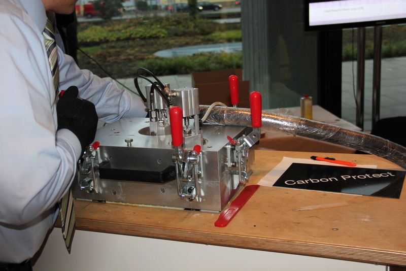 Sogar die CFK-Produktion wurde demonstriert. (Bild: Königsreuther)