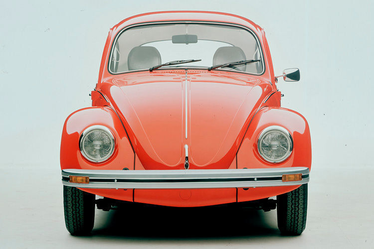 Im Jahr 1971 rüstete Hella den VW Käfer mit dem ersten H4-Scheinwerfer aus. (Foto: Volkswagen)