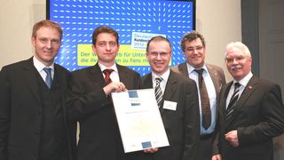 v.l.  Roman Becker, forum! Marktforschung, Patrik Menges, Leiter Vertrieb Deutschland, Jörg Jahn, Leiter Qualitätsmanagement, beide SEW-Eurodrive, Prof. Dr. Georg Daschmann, Johannes Gutenberg-Universität Mainz, Dr. Wolfgang Kaerkes, Deutsche Gesellschaft für Qualität e.V. (SEW)