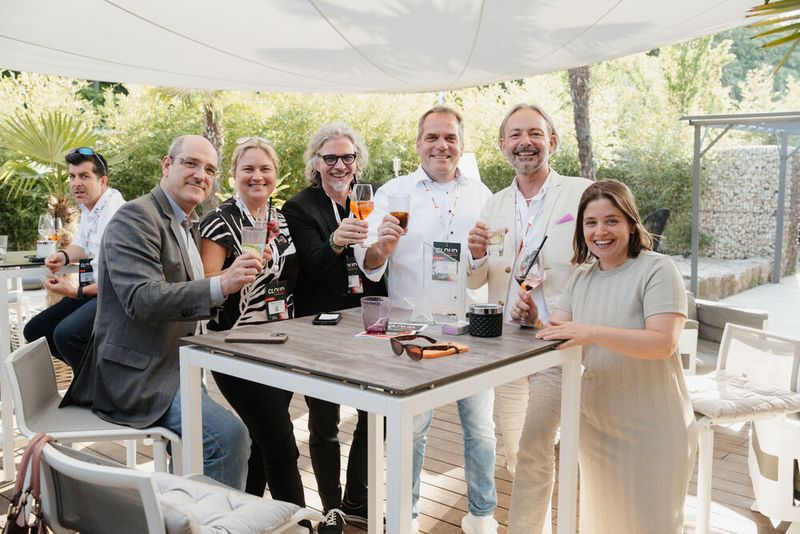 Sommer, Sonne, Cocktails: Die After-Party ging bis spät in die Nacht. (Bild: Vogel IT-Akademie)