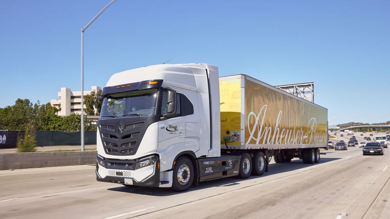 Nikola hat mit dem Tre FCEV einen Wasserstoff-Lkw im Angebot. (Bild: Nikola)