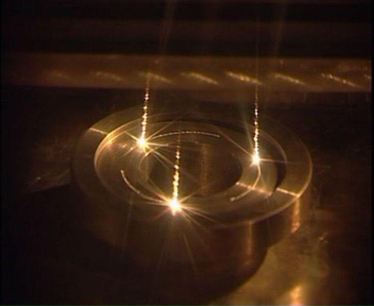 Getrieberäder:  Beim Verschweißen von Getrieberädern kommt die Drei-Bad-Technik zum Einsatz. Bild: Pro-Beam (Archiv: Vogel Business Media)