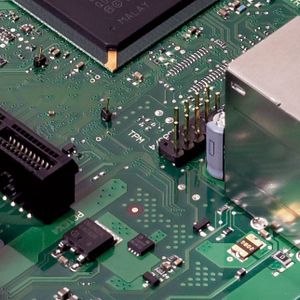 Bild 2: Für die Intel Active Management Technology sind verschiedene Komponenten auf dem Mainboard erforderlich, die diese Technik unterstützen: ein Intel-Gigabit-Ethernet-Controller wie der 82567LM (quadratischer Baustein links unten).