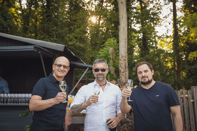 Anwenderkongress Steckverbinder 2023: Die Abendveranstaltung am Dienstag auf dem Nikolaushof mit Blick über Würzburg. (Bild: Stefan Bausewein)