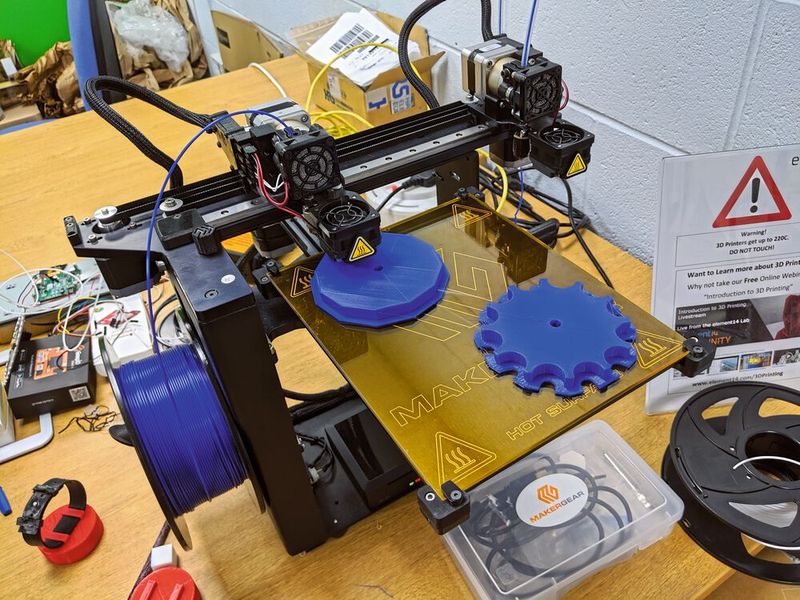 Ein 3D-Drucker: flexibel und vielseitig beschleunigt er Innovationsprojekte.