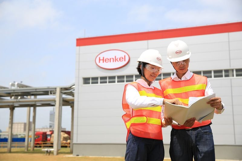 Die Klebstofffabrik „Dragon Plant“ ist wegweisend bei Nachhaltigkeit und Effizienz. (Bild: Henkel)